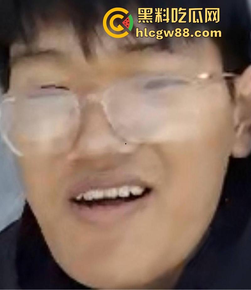 石家庄科技信息职业学院渣男【王浩斌】露脸直播曝情史 放出女友自慰视频 装富二代骗财骗色-5