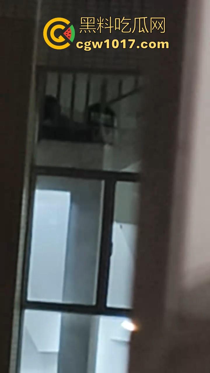 卫校不大创造神话！小情侣楼梯激情啪啪被偷拍！埋头苦干猛插女友，男女主被扒出，报告案发现场发现不明液体！-8