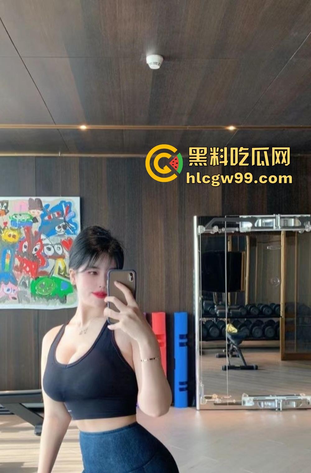 深圳气质绿茶【李萍莹】白天健身贵妇，夜晚跪操做母狗，高端包装下的骚货，身材火辣骑一次就上瘾！-9