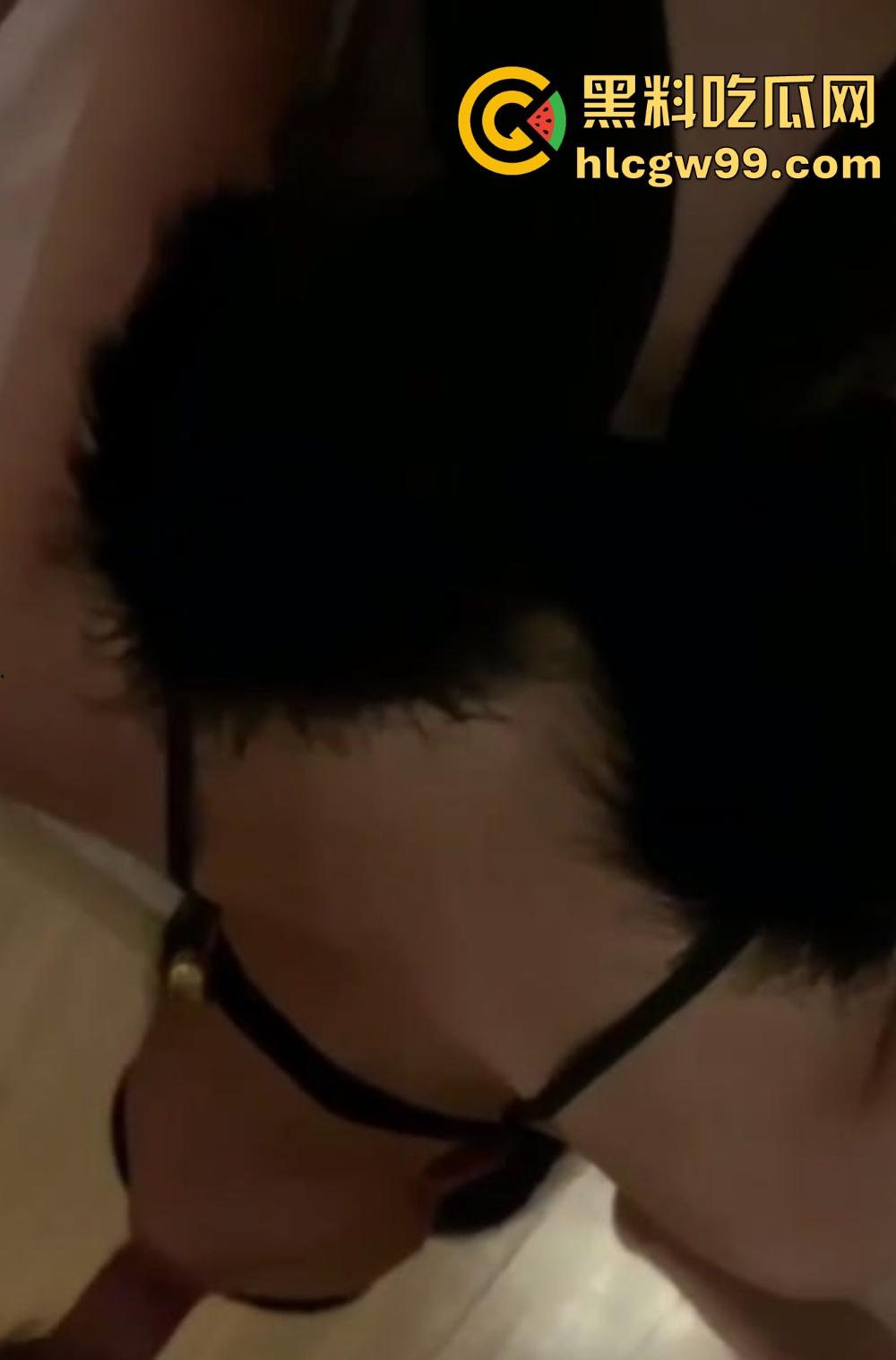 深圳气质绿茶【李萍莹】白天健身贵妇，夜晚跪操做母狗，高端包装下的骚货，身材火辣骑一次就上瘾！-18