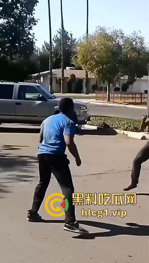 街头快打见武德！黑人小哥倒地不杀，这操作可以说很瓦坎达！-9
