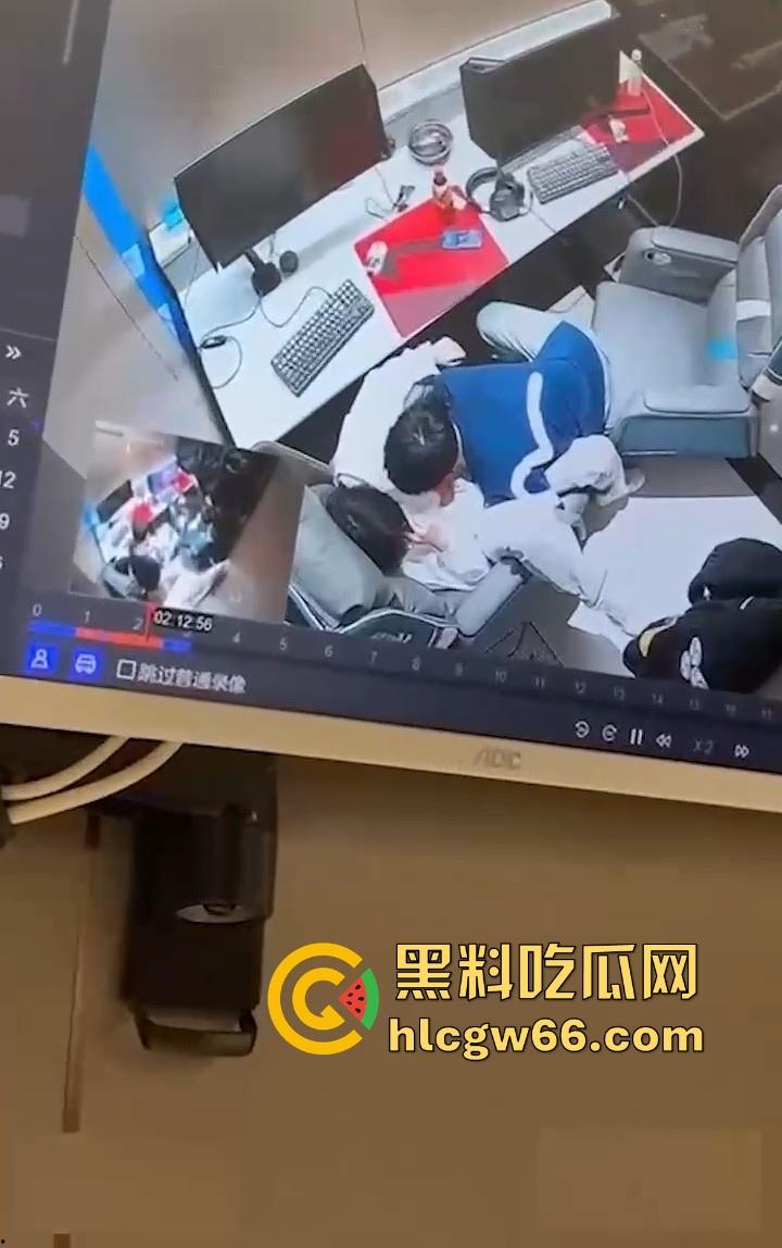 不愧是精神小伙 河北邯郸武汉某网吧监控录下小情侣激情一幕-2