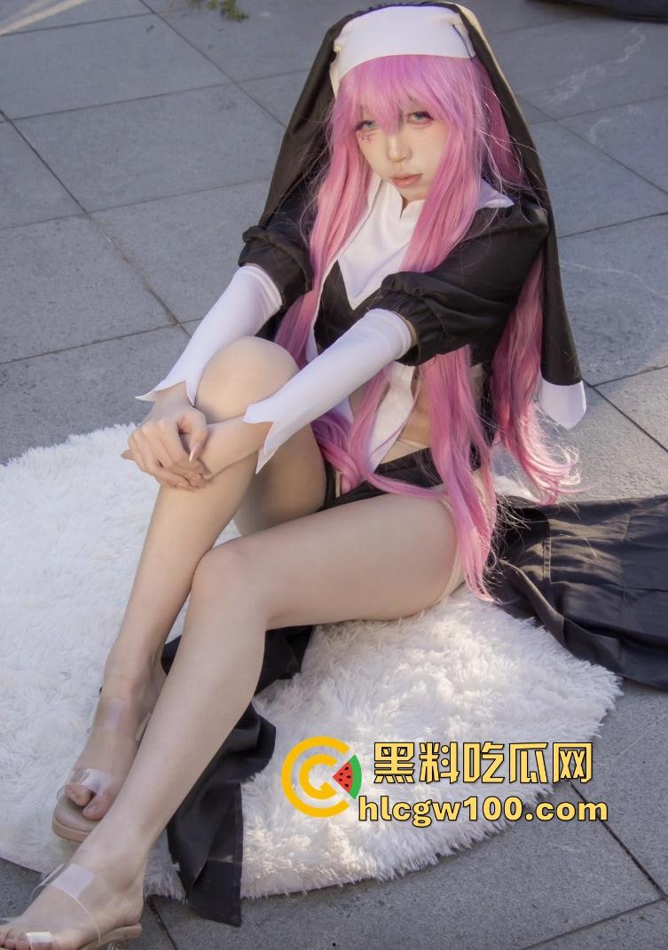 大城市漫展就是狠 不是内场去不起而是外场更有性价比 妹子敢脱不怕冷 锁骨短裙大腿全都露衣服越少越专业！-7