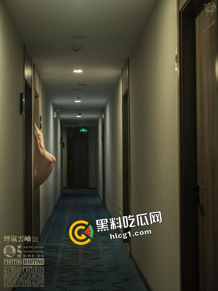 【草莓果酱】万元流出！十九岁大二在校学生 福利私拍 调教粉穴 气质眼镜娘小母狗-24