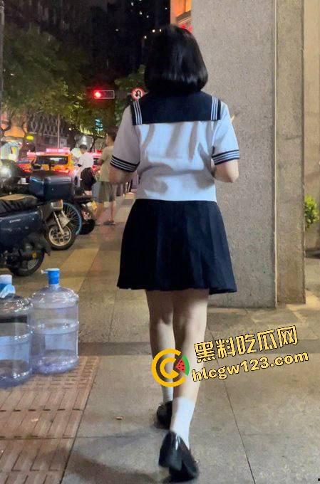 重庆技校反差婊【孙姗姗】自爆民宿狂欢夜，JK外套还没脱就被干翻在床，操到后半夜连床都下不了！-2