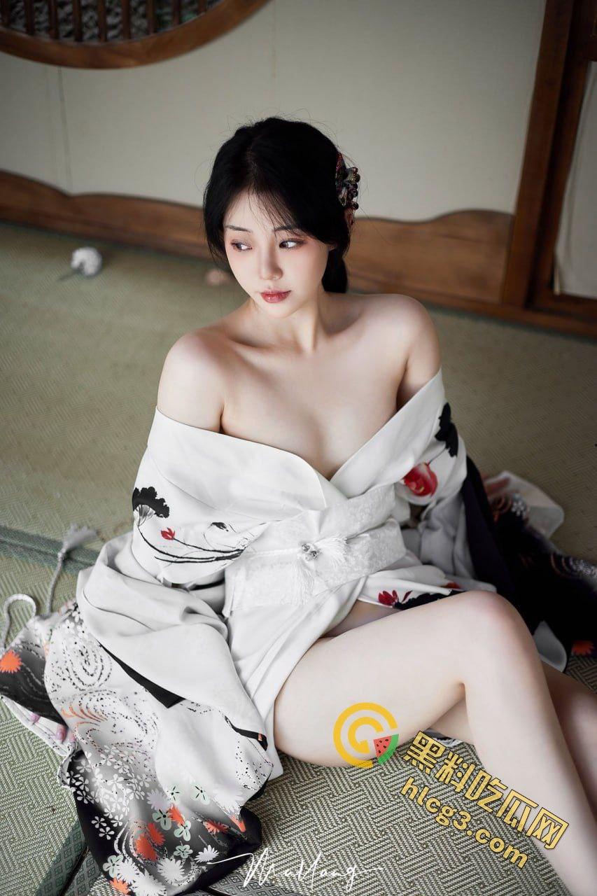 【一颗榴莲】福利姬8月露点自拍视频泄密！性感反差引发热议-1