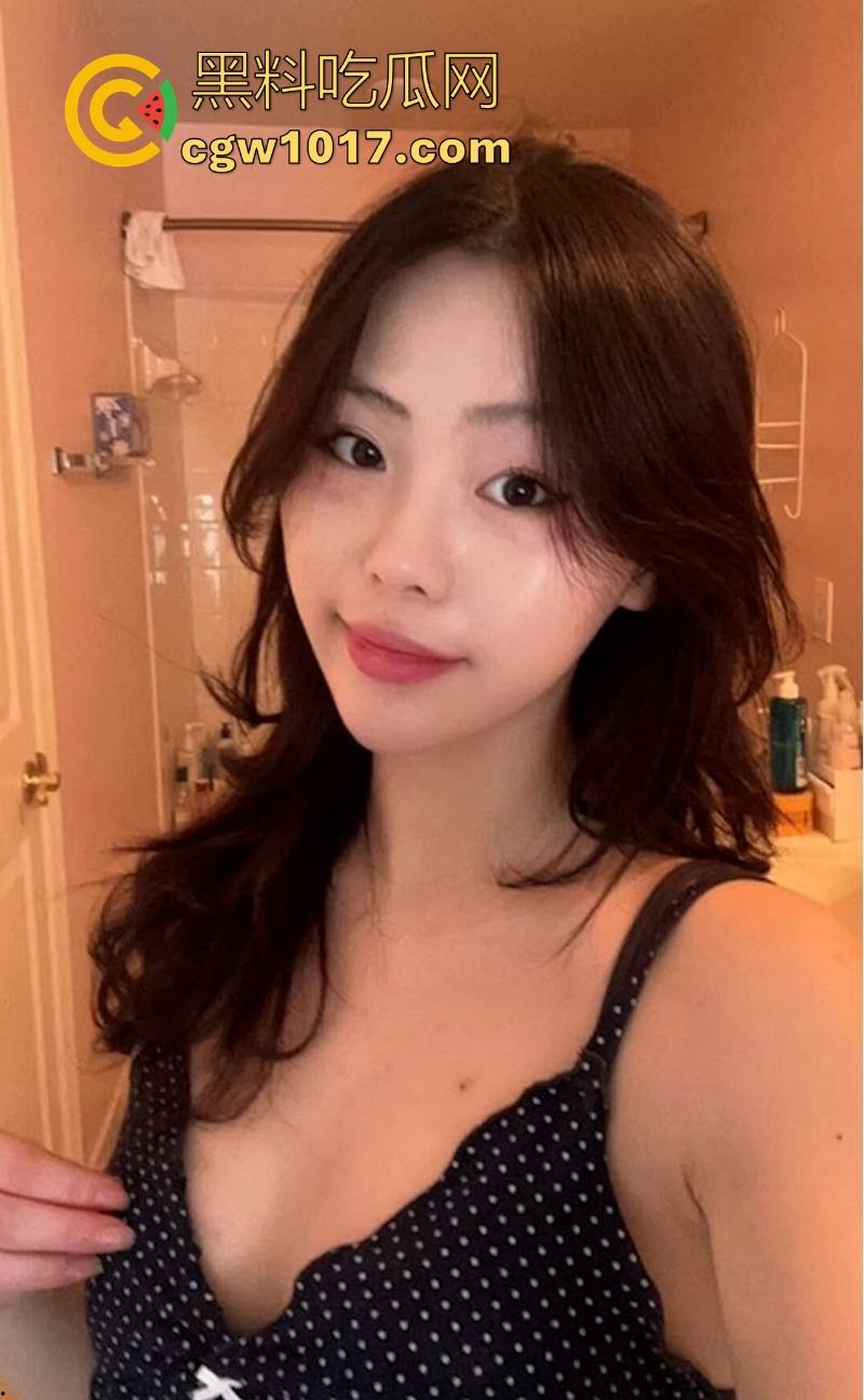 欧美女留【蔡盈盈】为赚生活费下海私拍自慰私拍，极品蜜桃臀诱惑撩人，鸡巴后入狂插骚逼，撸点高到爆炸！-1