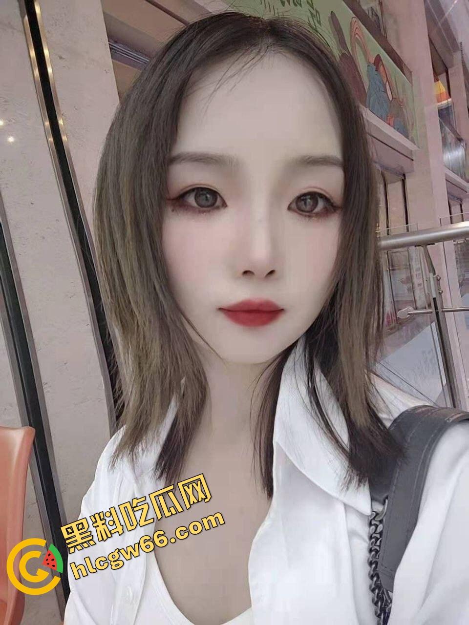 昆明骚货【闫冰冰】27岁汽车销售，已婚不戴套偷干，穿职业装搞到喷水，屁眼湿得反光!-1