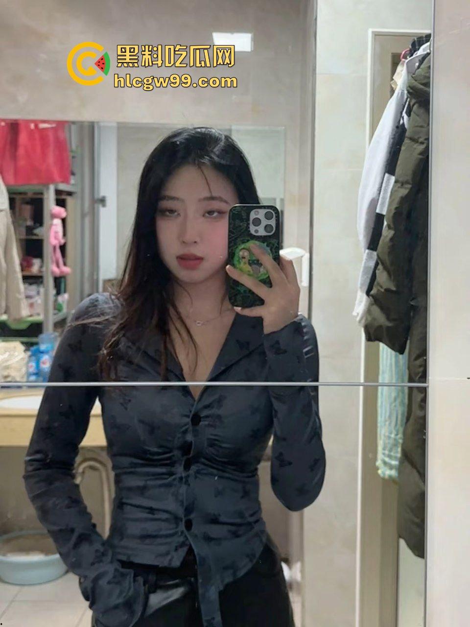 湖南工程职业反差肉感骚鸡『赵欣』极品大雷淫荡露奶发骚，骚穴滋尿大展粉嫩骚逼！独家流出！-3