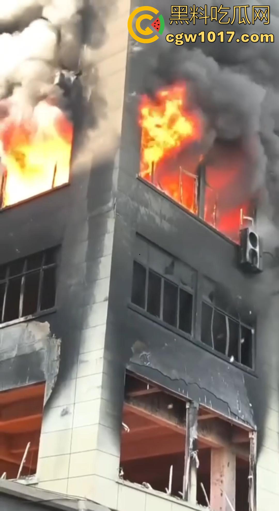 义乌光伏巨头正泰新能厂突发大火 赤岸镇浓烟冲天 全市消防出动几十车救火 全城围观！-5