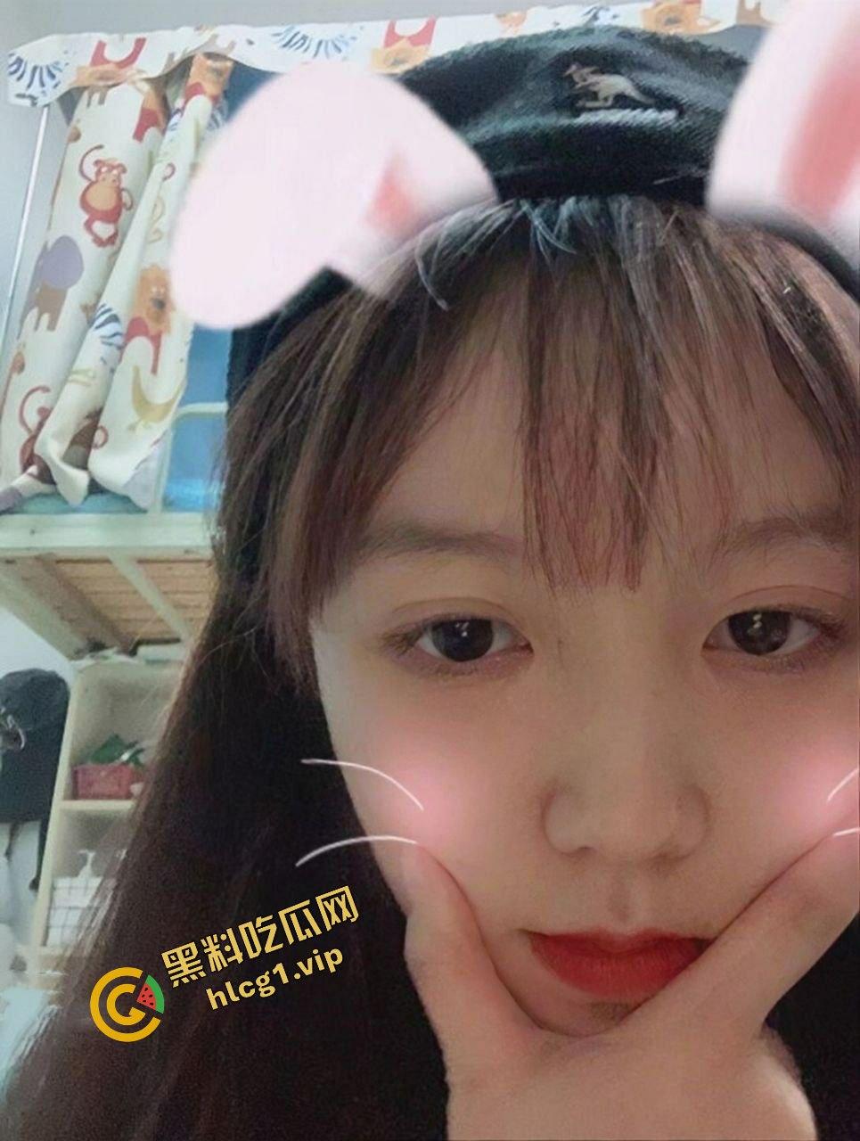 哈尔滨人妻母狗『软软学姐』清纯学妹休学下海！跟随金主自拍高质量性爱 遭泄密流出！-1