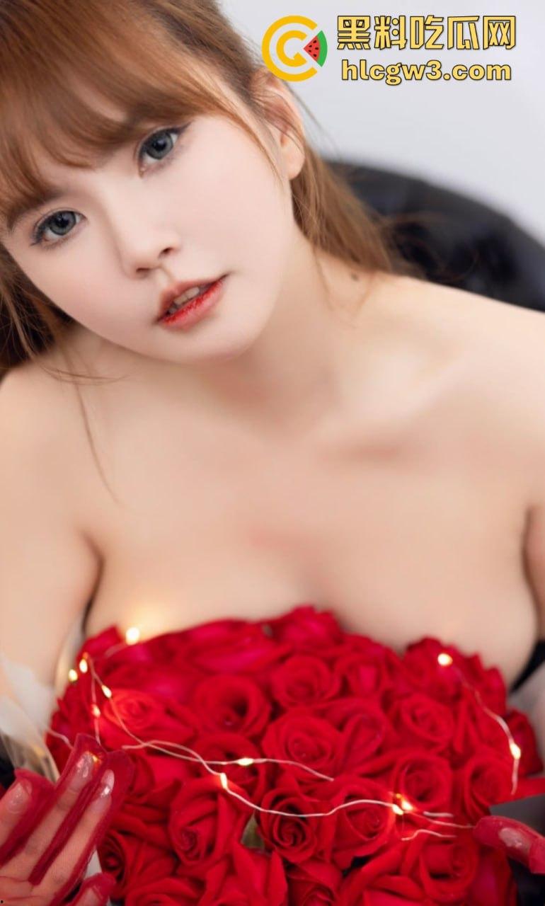 秀人网反差婊【张思允】爆火，顶级巨乳肥臀，烈焰玫瑰般骚劲，诱惑私拍最新一弹流出！-12