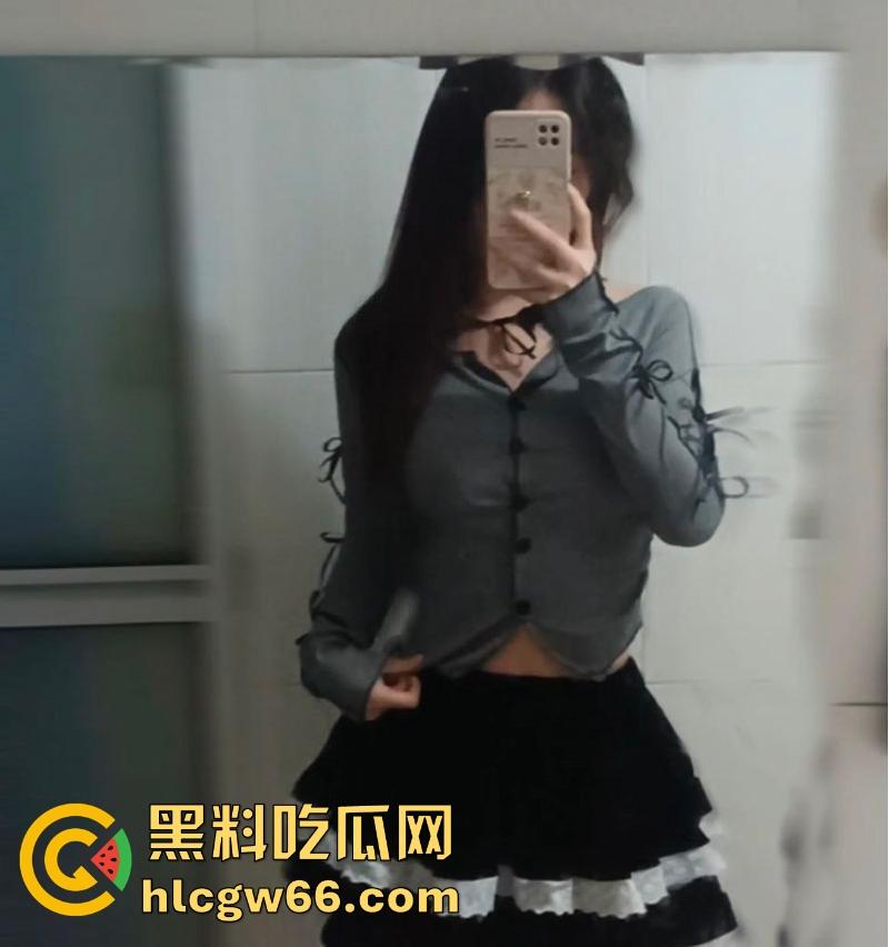 山东临沂大学巨乳学生妹【徐婕】典型的胸大无脑 与炮友拍摄露脸操逼视频 全部曝光网上售卖！-3