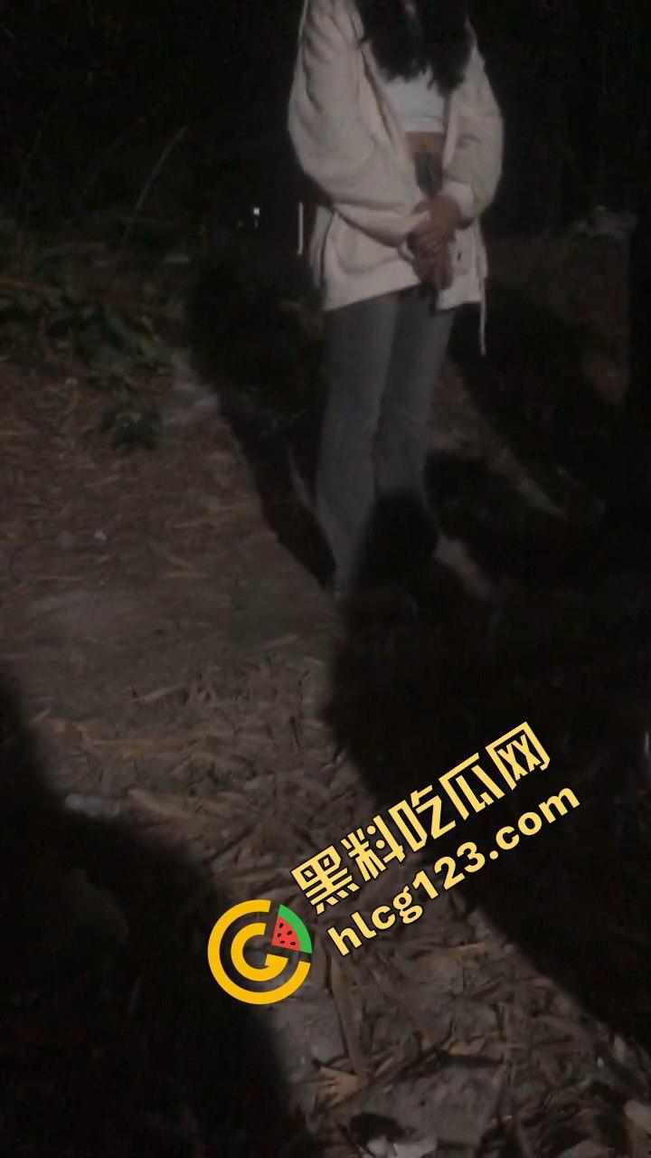 精神小妹撬走闺蜜男朋友，结果被集美揪住狂揍一顿！-1