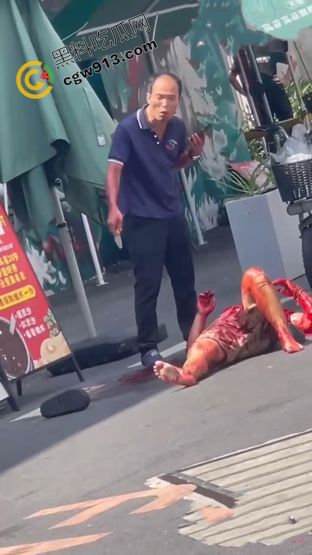 血淋淋屠夫现身广州东晓南，光天化日之下残忍取人性命，手段令人发指光是看视频都觉得毛骨悚然-4