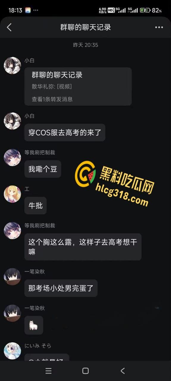 女生穿cos服去高考，同教室的小处男有福了，露这么大奶子还有心情考试么！-1