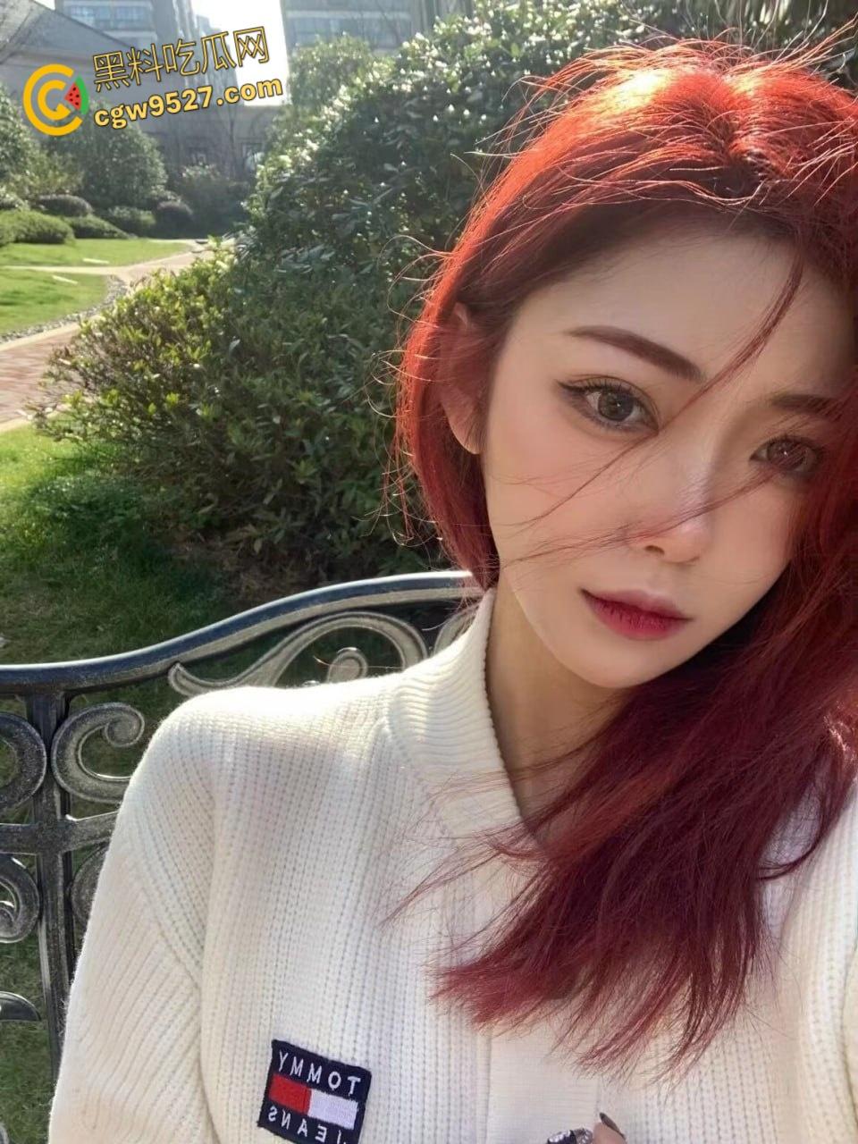 重庆美术学院【江晓晓】，直播被金主线下邀约，多种情趣内衣大秀诱人胴体，高超口技榨取金主精华 !-4