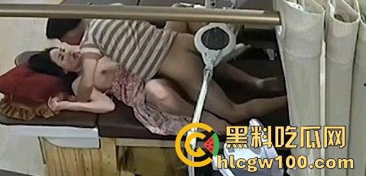 美容院巨乳老板娘和情夫在店里偷情，丈夫发现将视频愤怒爆光,奶子是真的大   场面刺激劲爆！！-1