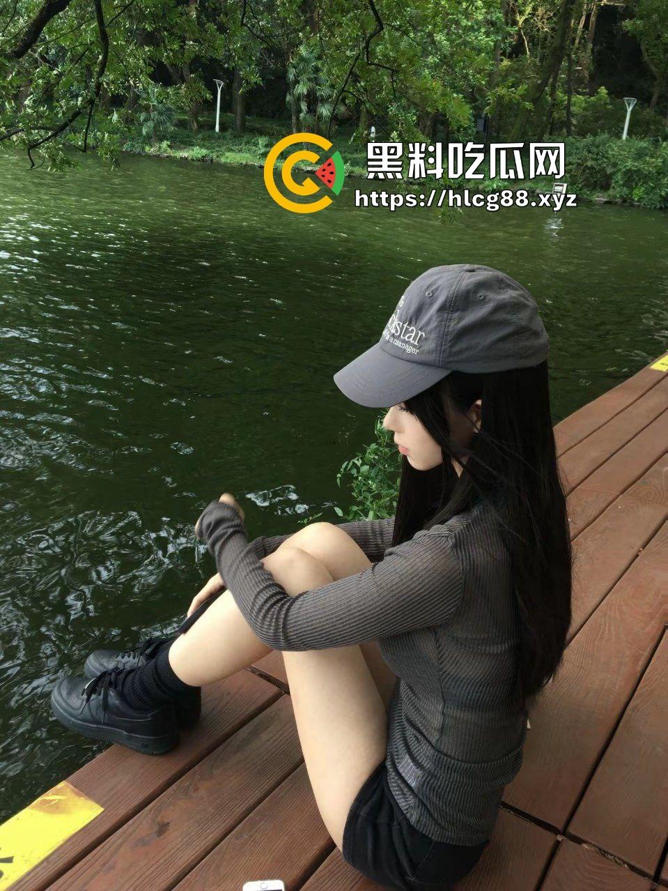 重金包养高中JK双马尾嫩妹，趴在沙发上随意玩弄双腿白虎逼，暴力猛操蜜桃白臀至痉挛抽搐！-3