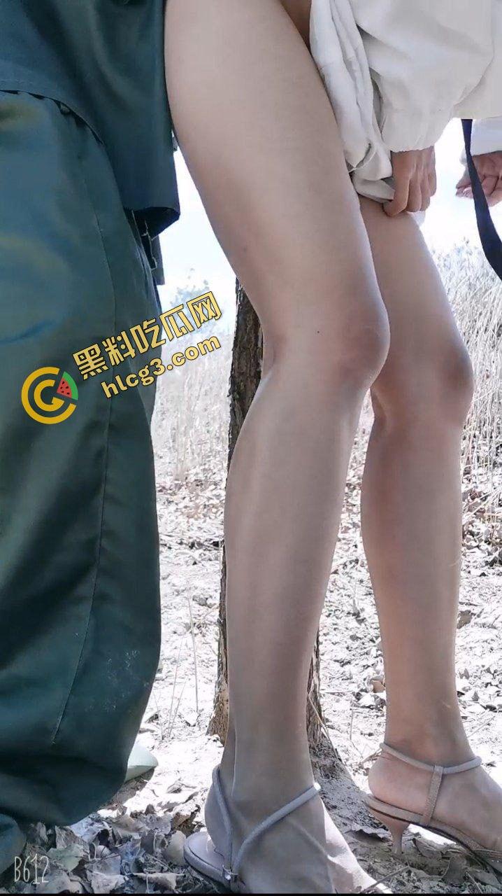 极品反差母狗『英语老师蜜桃吖』野战天花板 擅长勾引单男 激情露出视频流出-3