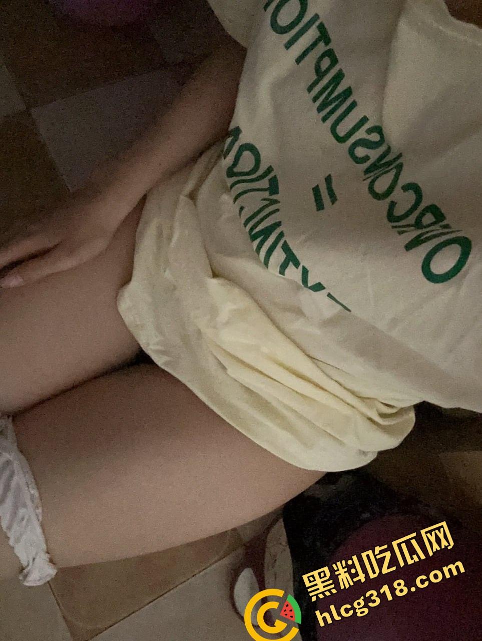 安徽信息科技大学『宁雪甜』线上勾搭钓金主，被调教成8K包养母狗，大学还没毕业就成了人形宠物！-8