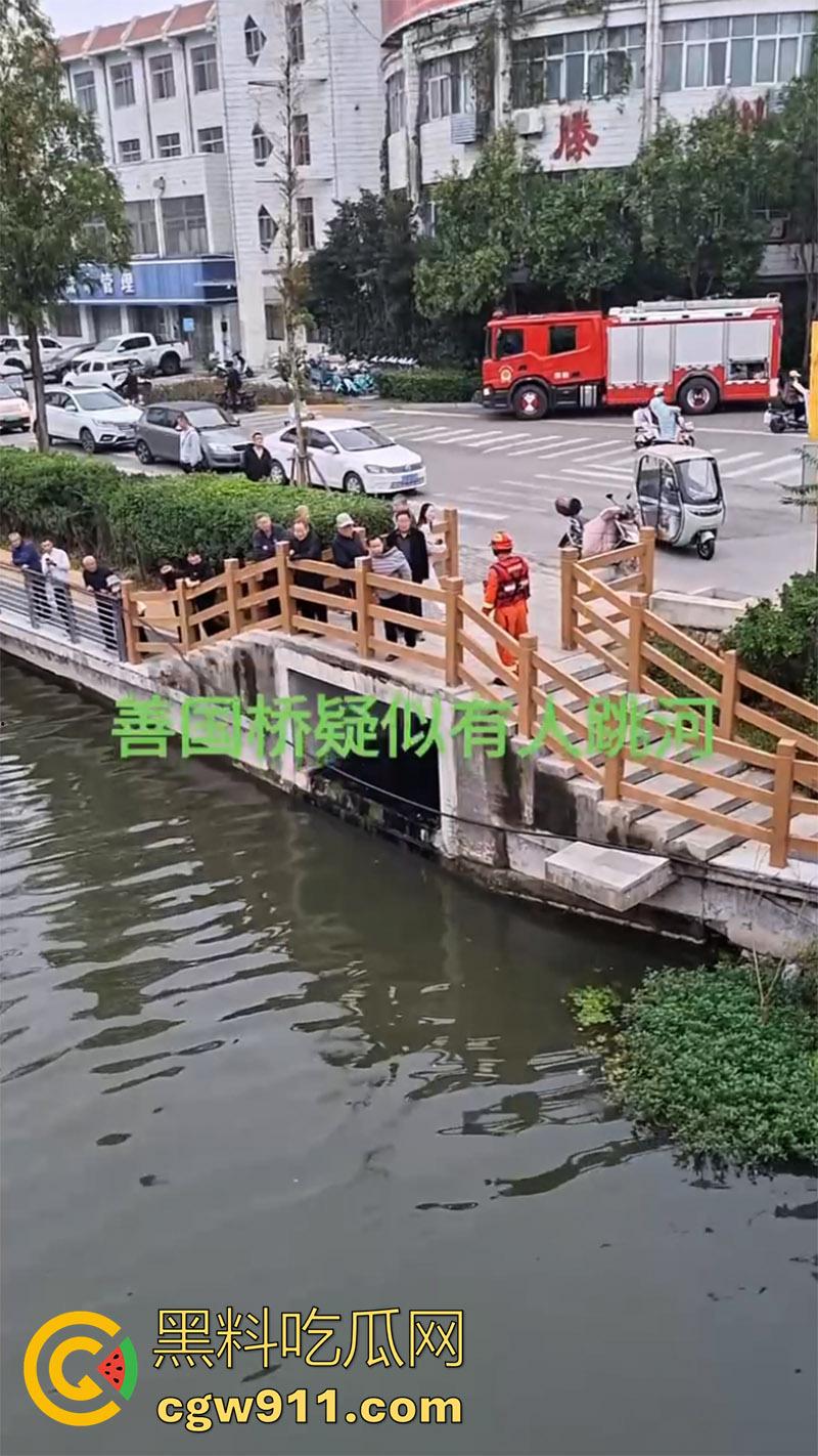 山东滕州荆河路荆河桥，附近打捞出一男子尸体，又是钓鱼佬发现的，疑似上游冲到下游，怀疑是为情自尽！-6