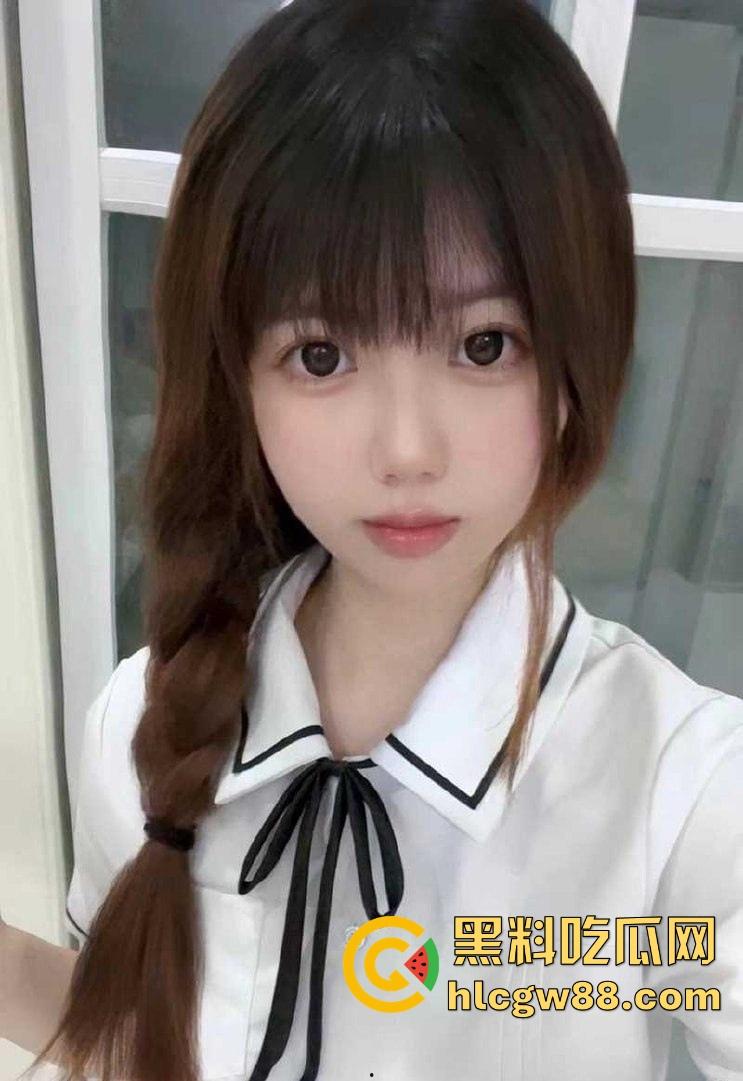 抖音50万粉【小佳呆呆的】果然擦边女网红的终极出路 骚逼下贱到骨子里震撼全场！-8