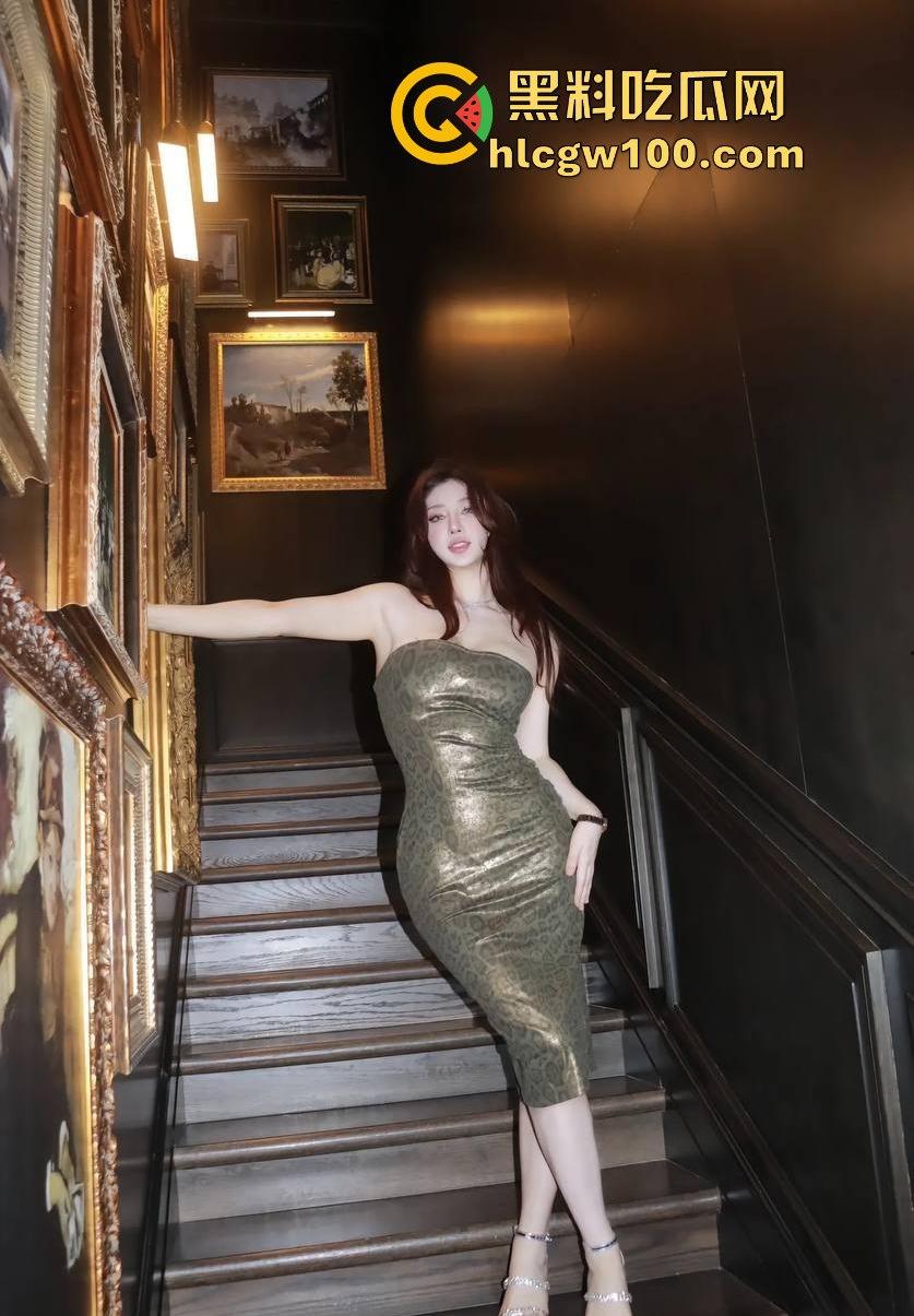 抖音50万粉网红【健身小猫】第二弹，与2023亚洲小姐【蕾蕾醒了没】新加坡金沙酒店伺候金主3P激爱视频流出！-2