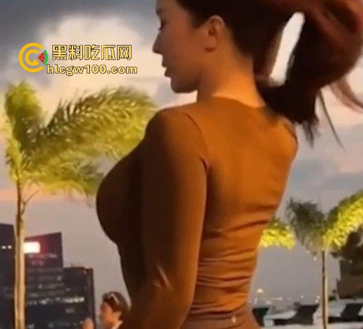 抖音50万粉网红【健身小猫】第二弹，与2023亚洲小姐【蕾蕾醒了没】新加坡金沙酒店伺候金主3P激爱视频流出！-3