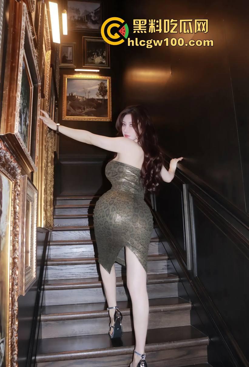 抖音50万粉网红【健身小猫】第二弹，与2023亚洲小姐【蕾蕾醒了没】新加坡金沙酒店伺候金主3P激爱视频流出！-4