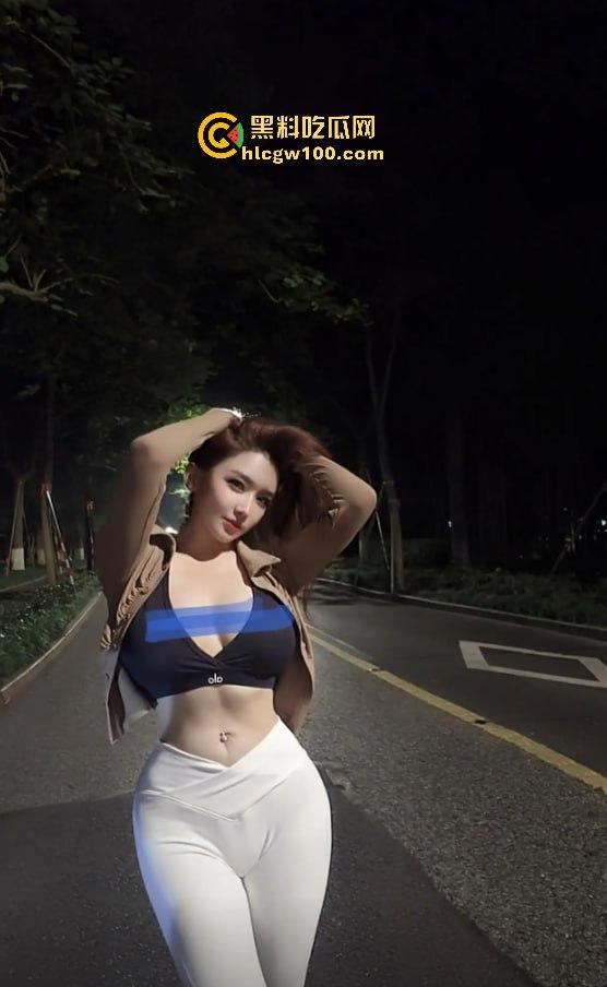 抖音50万粉网红【健身小猫】第二弹，与2023亚洲小姐【蕾蕾醒了没】新加坡金沙酒店伺候金主3P激爱视频流出！-8