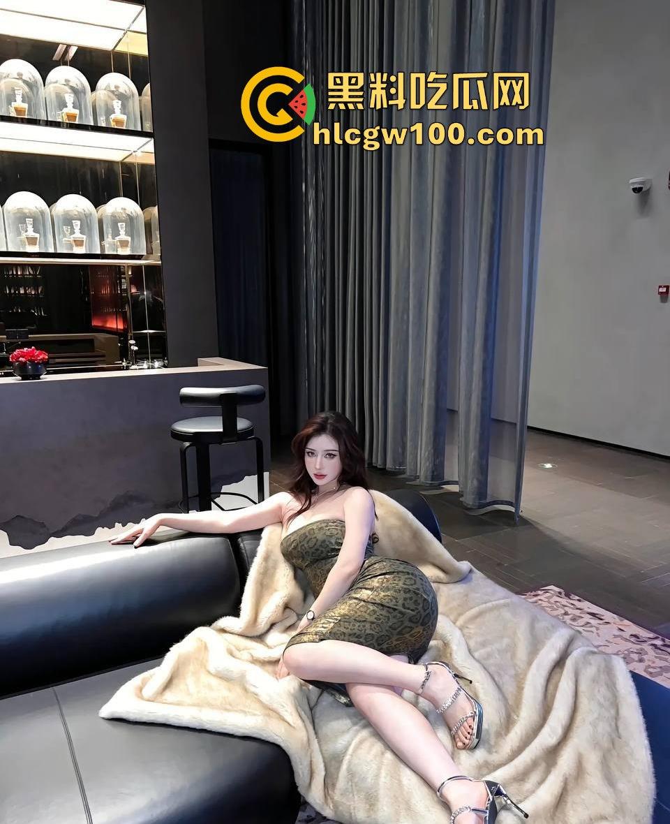 抖音50万粉网红【健身小猫】第二弹，与2023亚洲小姐【蕾蕾醒了没】新加坡金沙酒店伺候金主3P激爱视频流出！-16