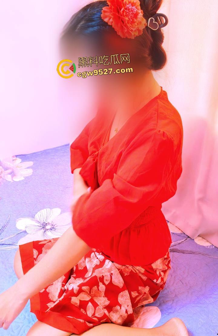 海角相依为命的母子，妈妈穿新娘装诱惑儿子，骑乘吞噬儿子的鸡巴，爽到不想拔出，实则早已灵魂出窍！-1