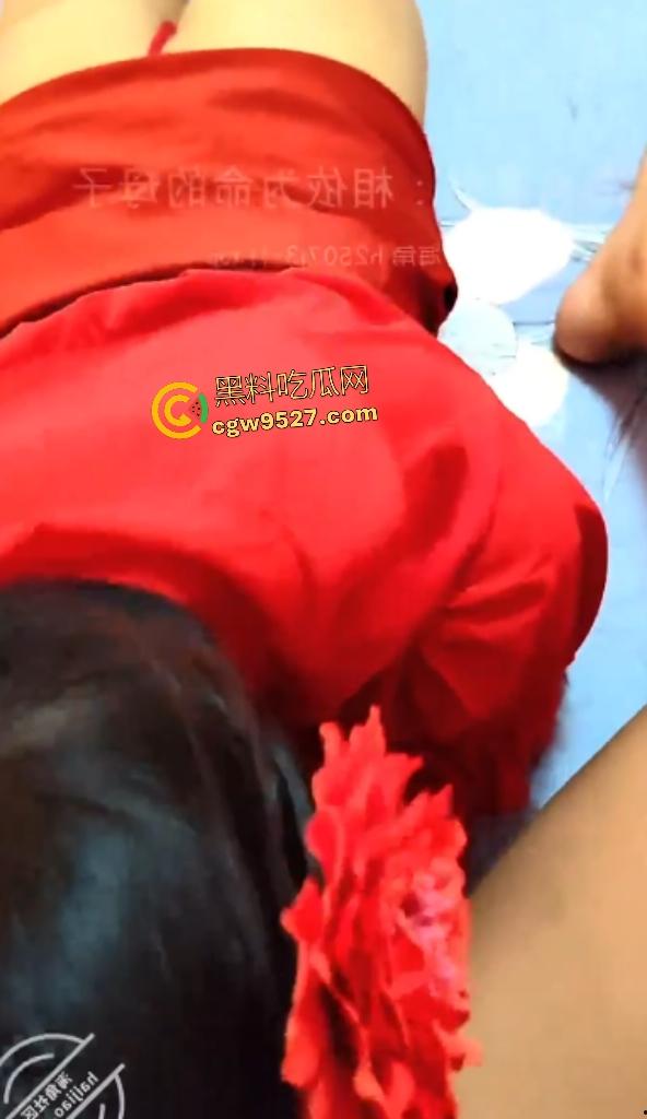 海角相依为命的母子，妈妈穿新娘装诱惑儿子，骑乘吞噬儿子的鸡巴，爽到不想拔出，实则早已灵魂出窍！-5