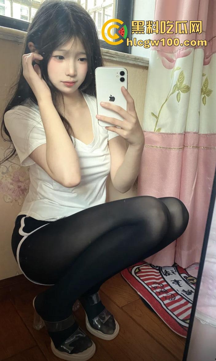 一觉醒来『姜萍』成了擦边主播？抖音版撞脸擦边女『困鼠』出圈，鬼才网友在线封号浪萍，直播间车速无敌！-5