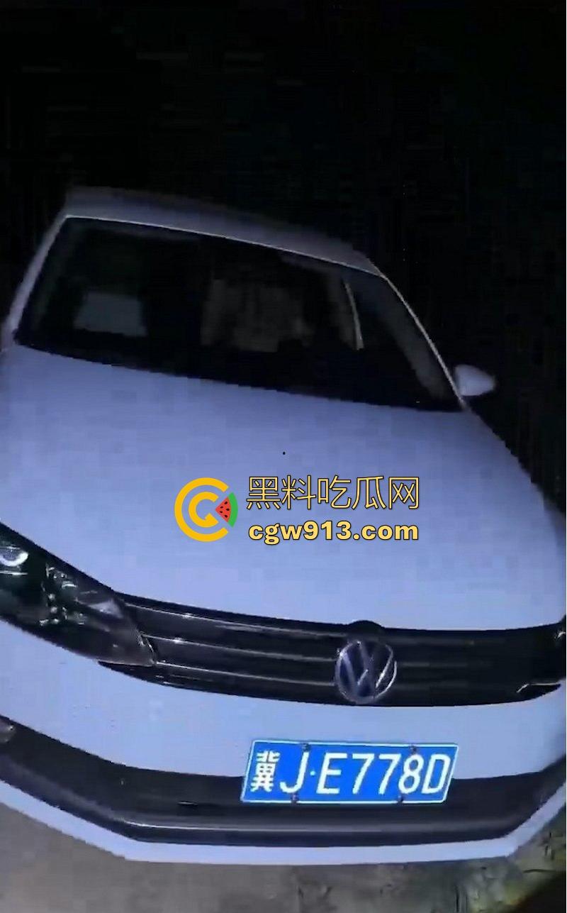 河北速腾车震现场视频曝光！路人深夜偶遇男女车内激情啪啪，车身摇晃明显，被发现后吓得慌不择路开车逃跑！-2