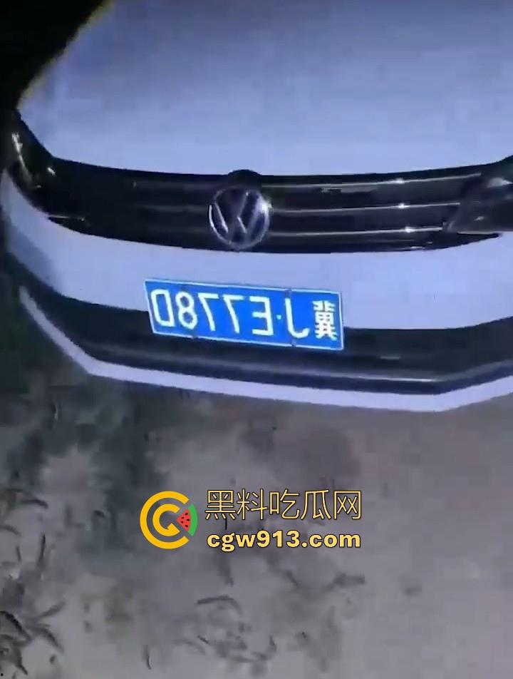 河北速腾车震现场视频曝光！路人深夜偶遇男女车内激情啪啪，车身摇晃明显，被发现后吓得慌不择路开车逃跑！-3