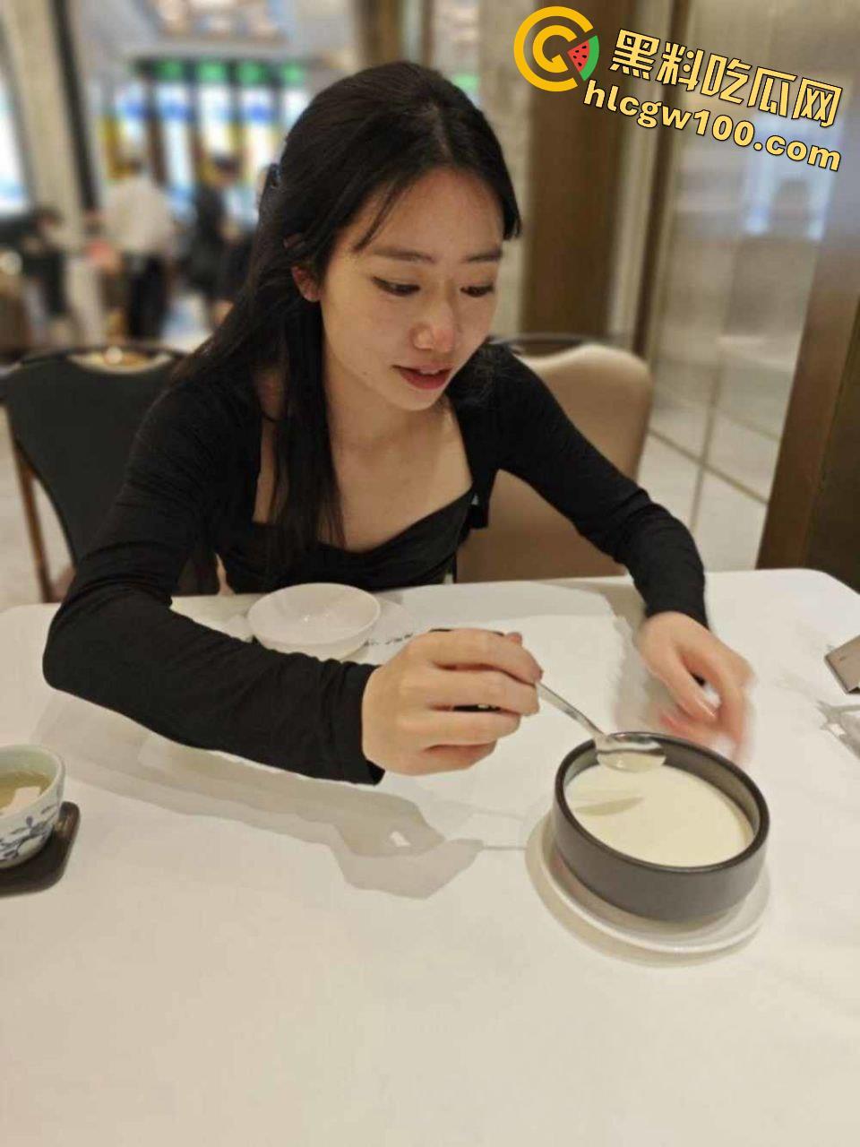 山西文理学院【刘美莹】品学兼优的花季少女沦为学长的私人玩具，身上写满淫言荡语口爆吞精-3