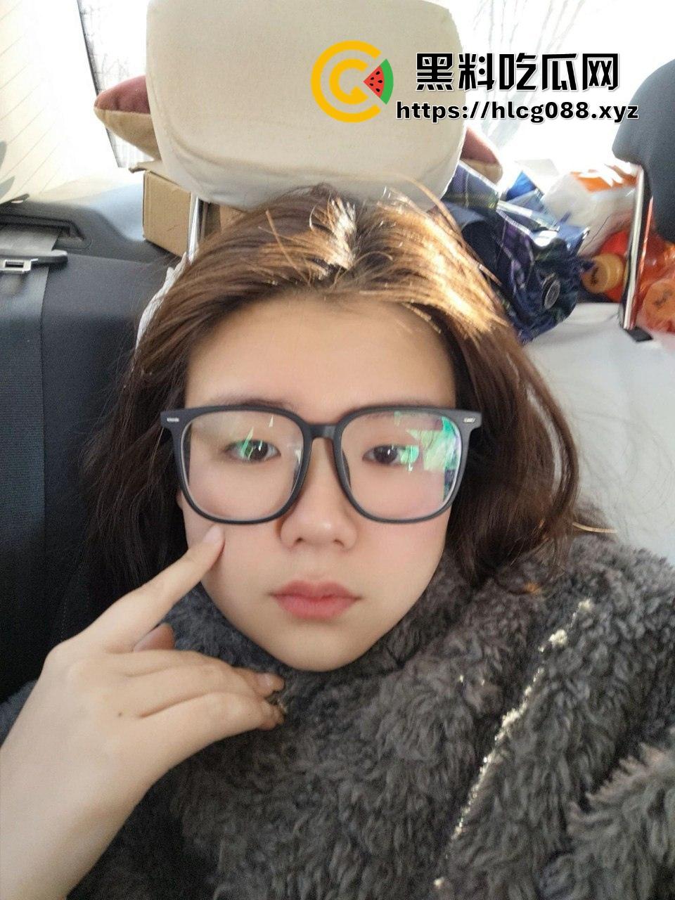 河南洛阳【王钦辉】大三微胖骚婊操烂视频炸街，白得像猪肉，男友偷拍怼逼狂干日她到天崩地裂！-1