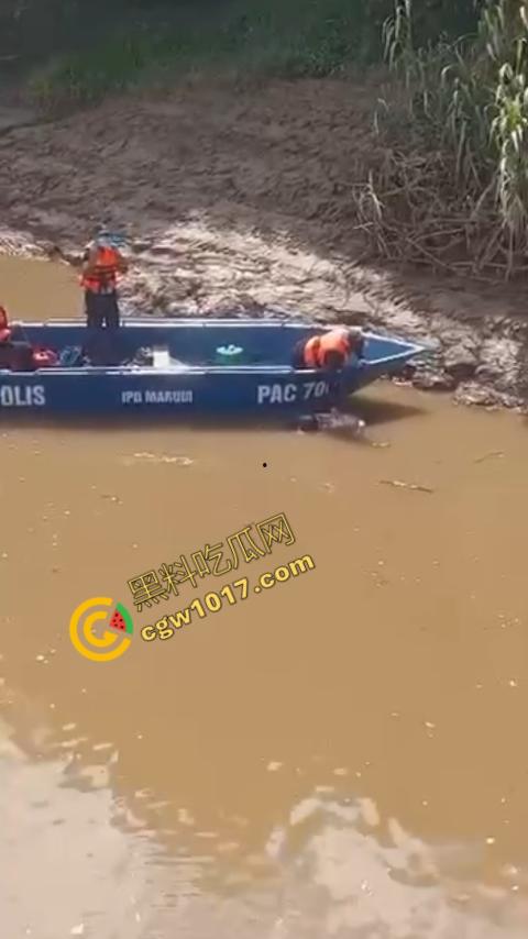 男子野泳惨遭鳄鱼袭击，身体被肆意撕裂，尸体血肉模糊，搜救队惊惧地目睹这惨绝人寰的一幕-11