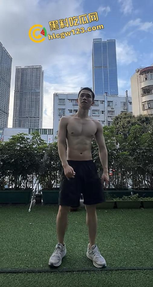 健身猛男操女粉，抖音小网红『mack』鸡巴太长，干的粉丝边喊爸爸，爆乳夹爆鸡巴逼都蹬歪了！-2