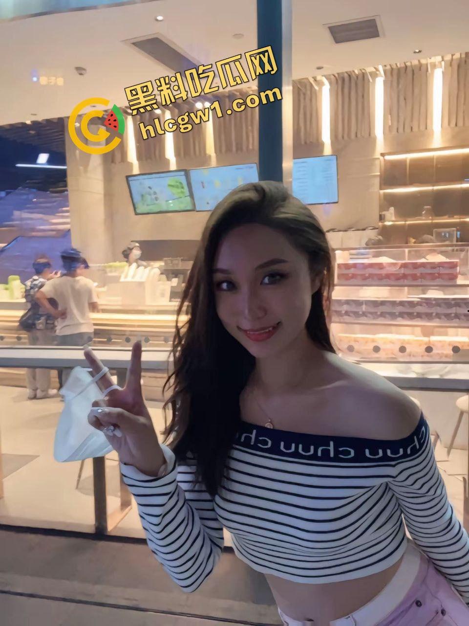 湖南长沙反差贱母狗『张歆媛』舔鸡后入贼骚 与男友性爱自拍泄密 独家曝光流出！-2