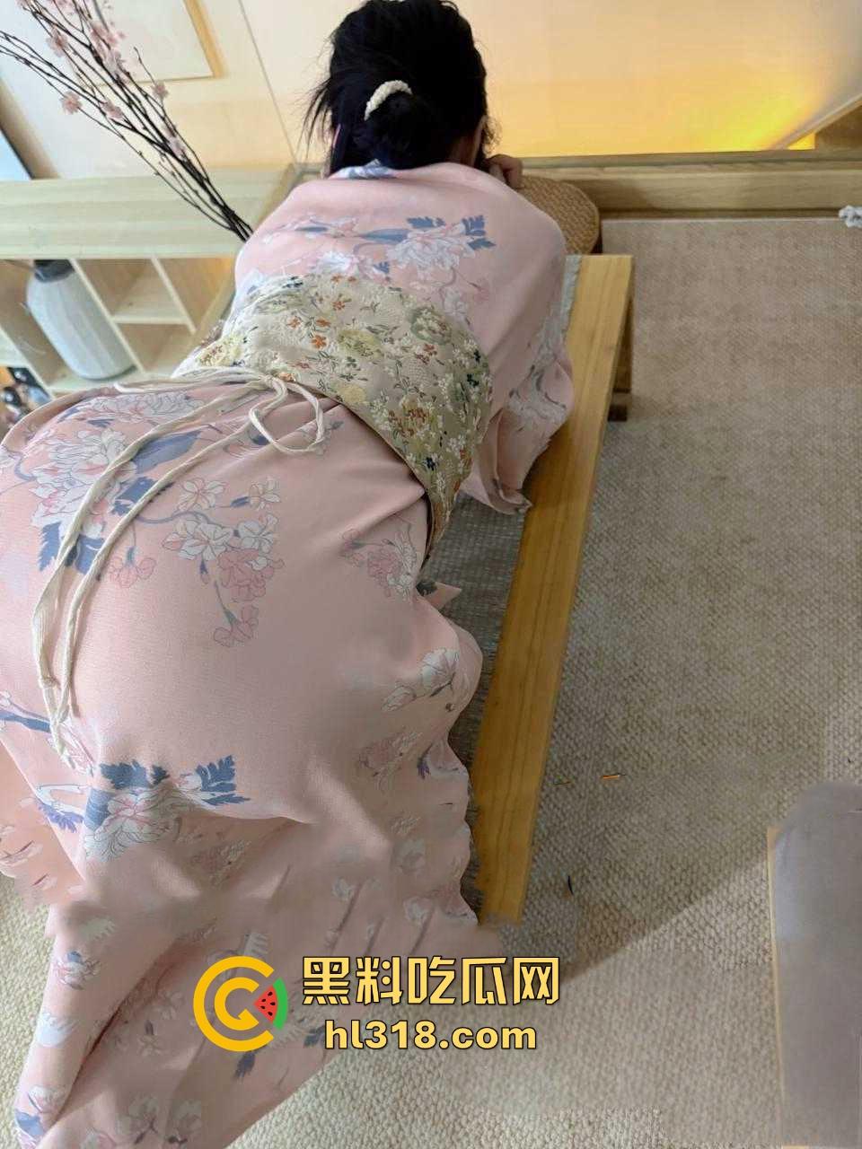 海角乱伦！带萝莉妹妹去日式酒店体验不一样的做爱，日式做爱刺激满满，无套内射白虎嫩逼！-2