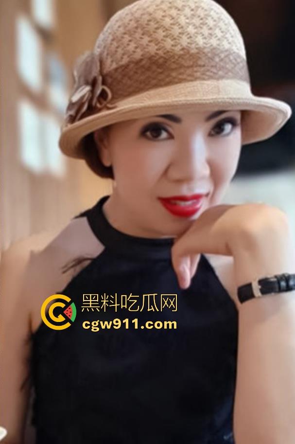 抖音熟女网红【中年妖精】中年龄圈的白雪公主，身穿情趣内衣被大屌无情撞击，无套内射结束战斗！-2