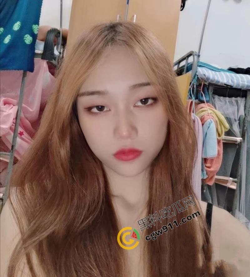 四川成都22岁高颜值厂妹下海卖逼，狂野床技让男子疯狂，丰满奶子，露脸口交，尽享极致快感！-4