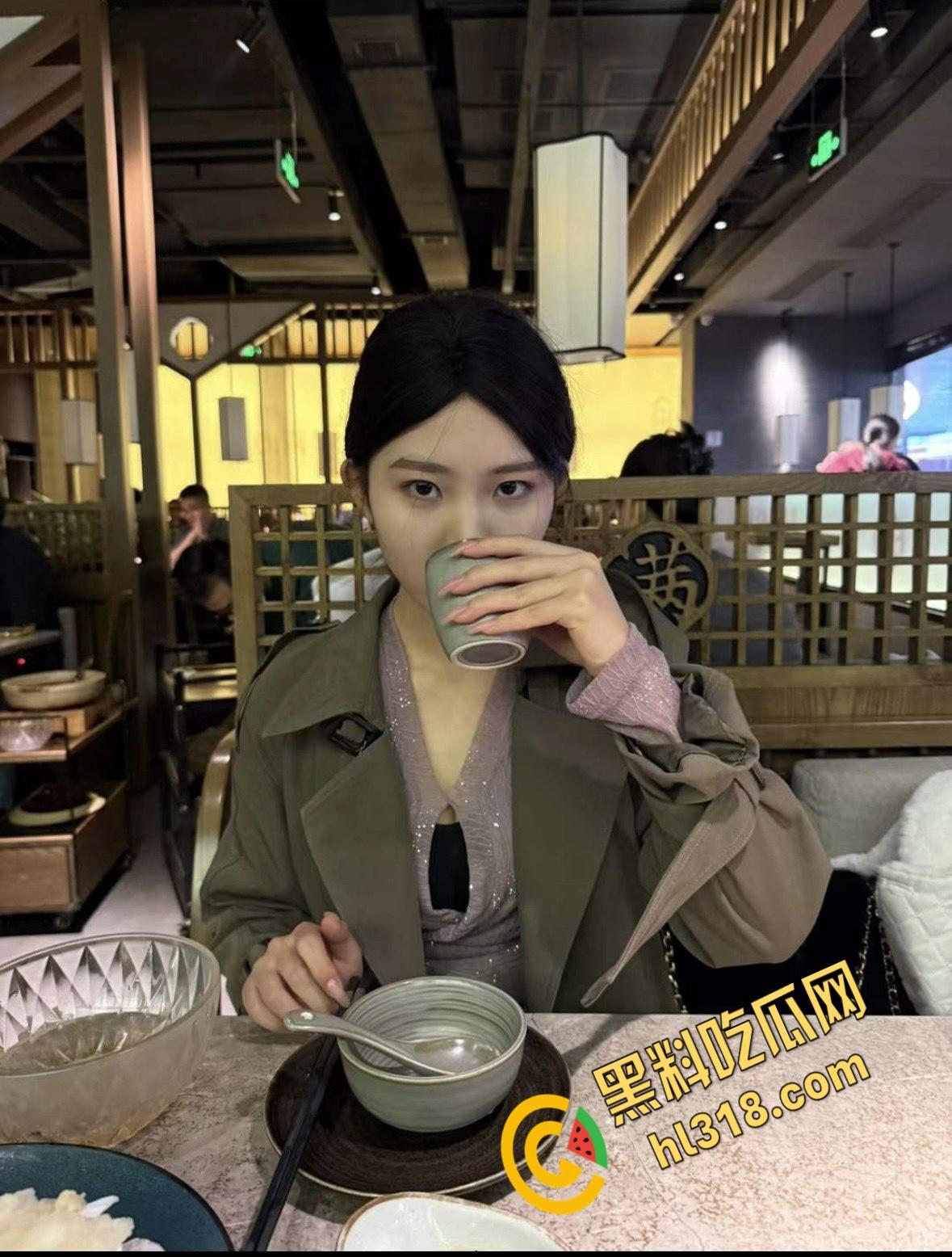 江南第一深情，约炮极品实习女幼师，嫩乳粉鲍诱惑至极，开档肉丝无套内射爽到起飞 !-1