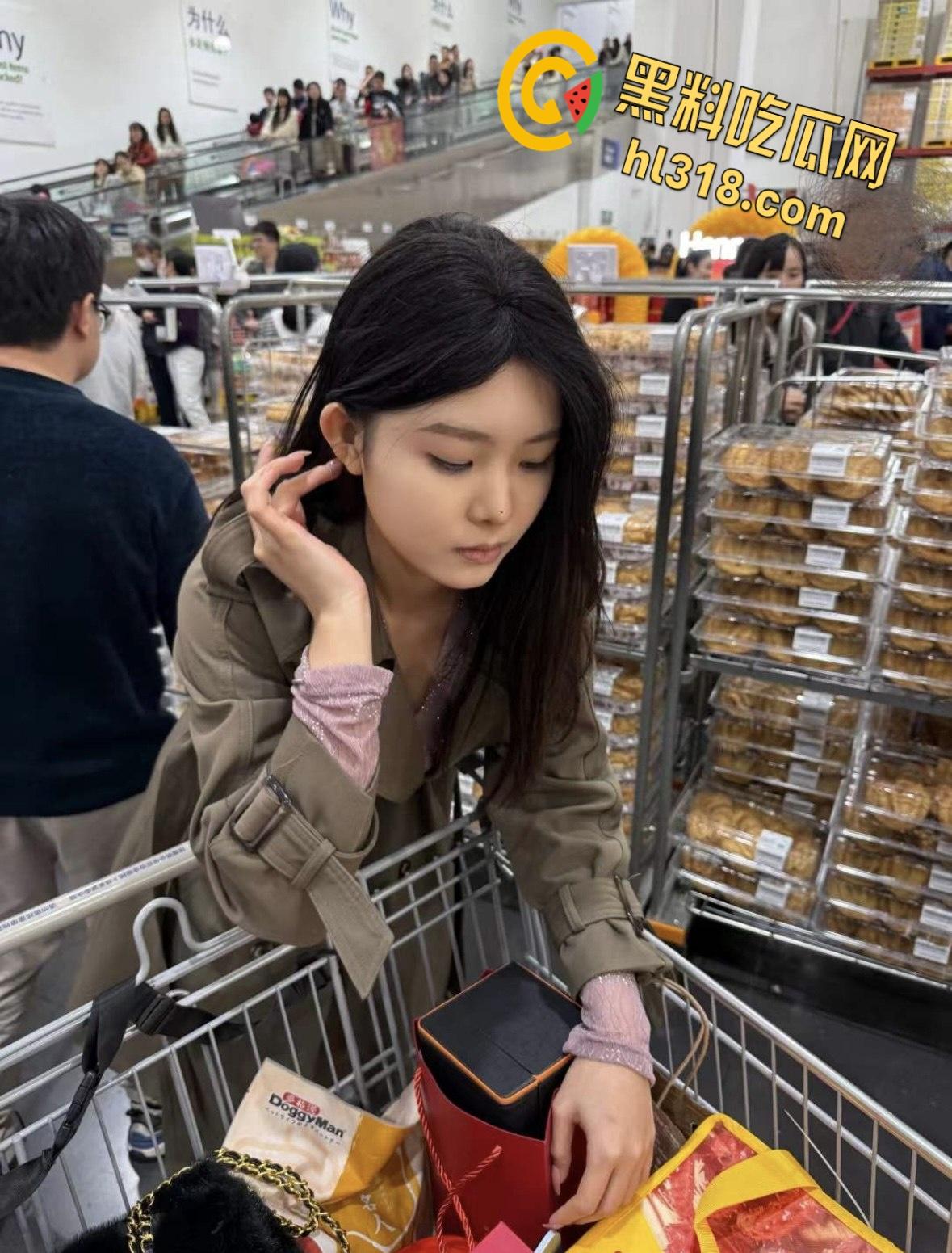 江南第一深情，约炮极品实习女幼师，嫩乳粉鲍诱惑至极，开档肉丝无套内射爽到起飞 !-3