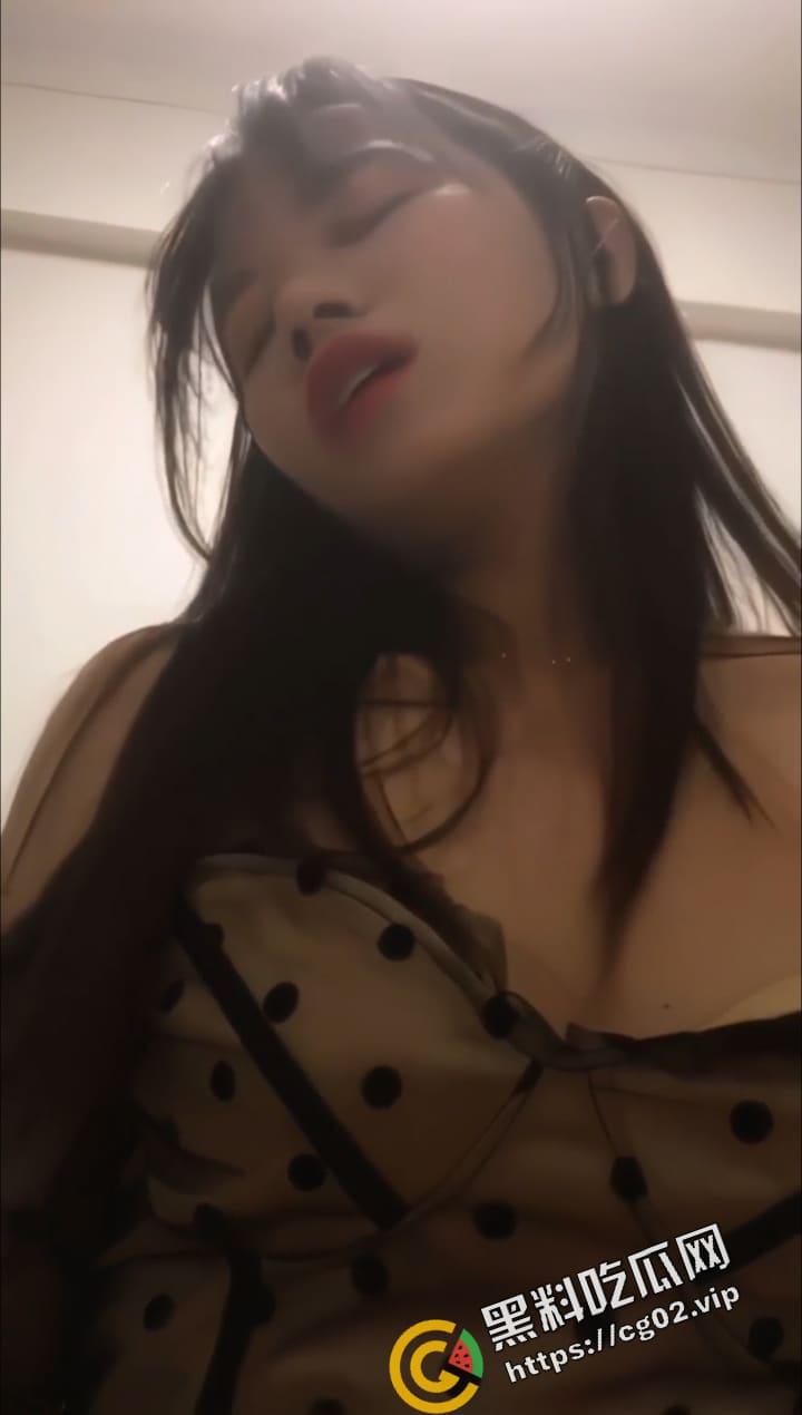 风情尤物水多多 肤白貌美俏佳人!25 岁女白领【薛晓琪】私照及做爱视频被男友分手流出 超级骚!-7