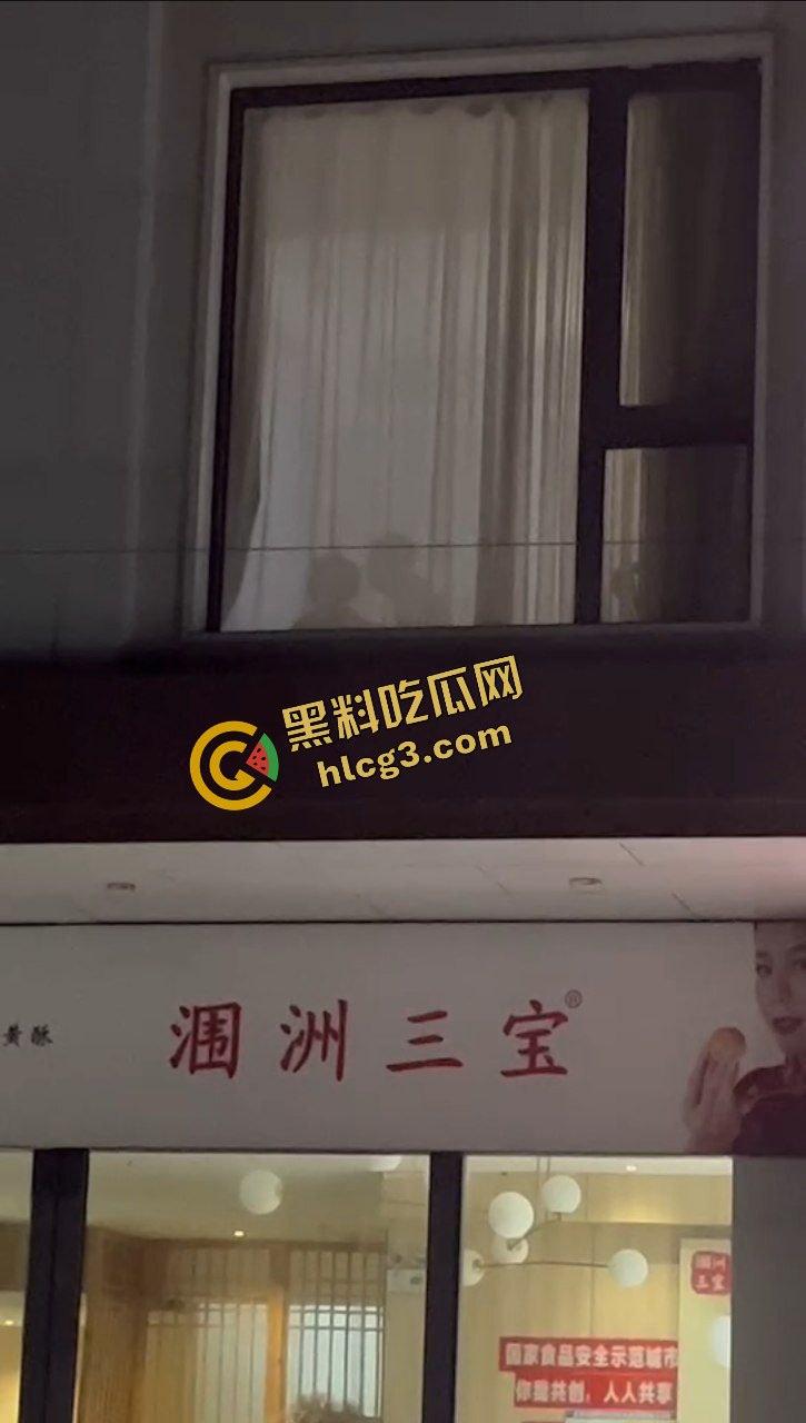 广西北海涠洲 小情侣激情后入性爱 窗帘透光一览无余 被路人偷拍 太猛了吧-5