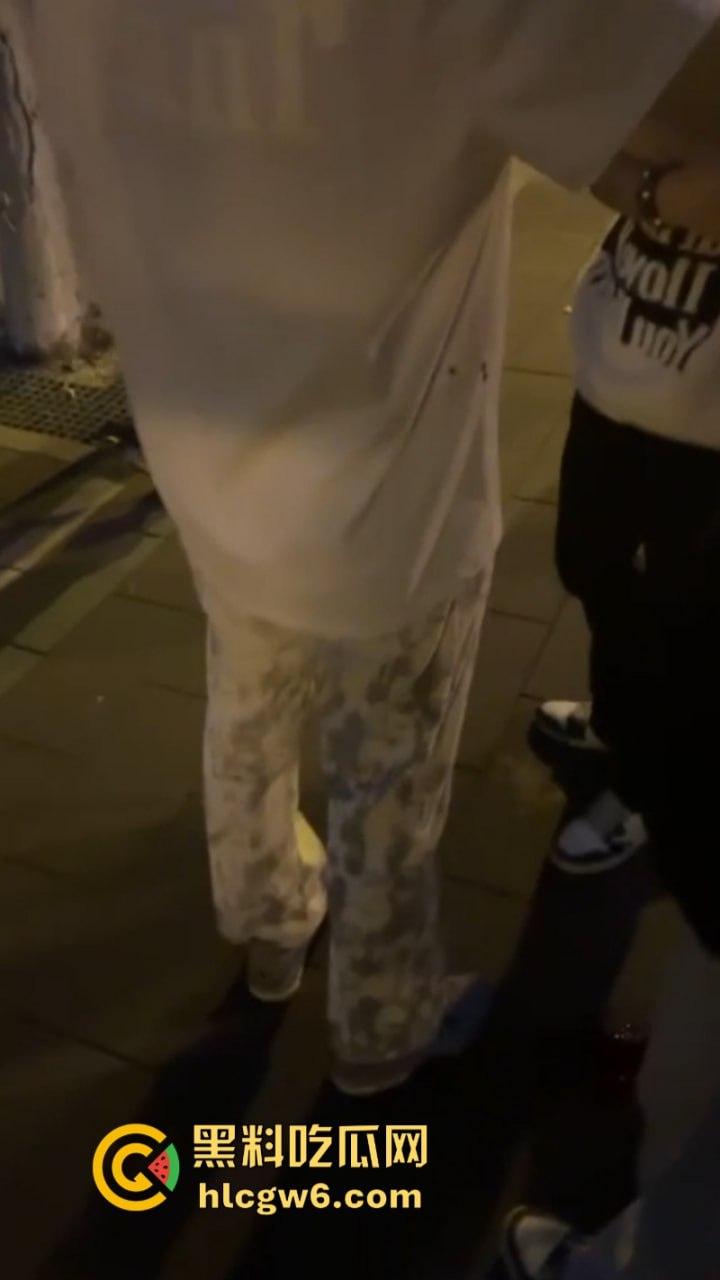 玩大了!江西南昌毛头小伙街头拼刀 装逼青年情绪失控砍断对方手劈 现场血腥视频流出人还挺淡定?-3